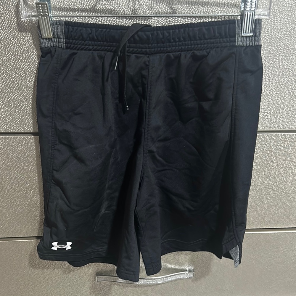 Under Armour Black Athletic Shorts Relaxed Fit